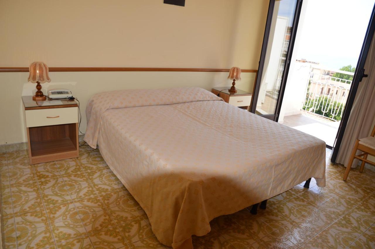 Hotel Virgilio تروبيا المظهر الخارجي الصورة
